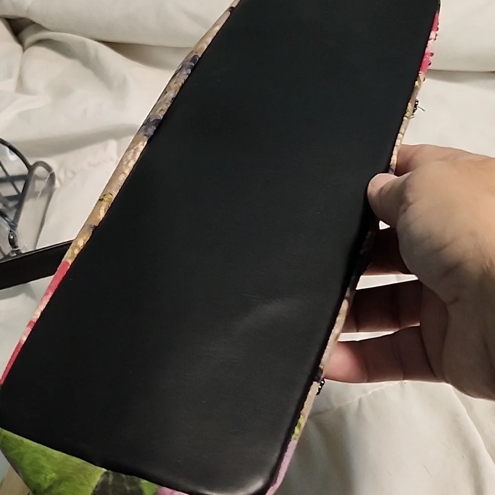 Bueno Shoulder Bag. (39) - Picture 13 of 13